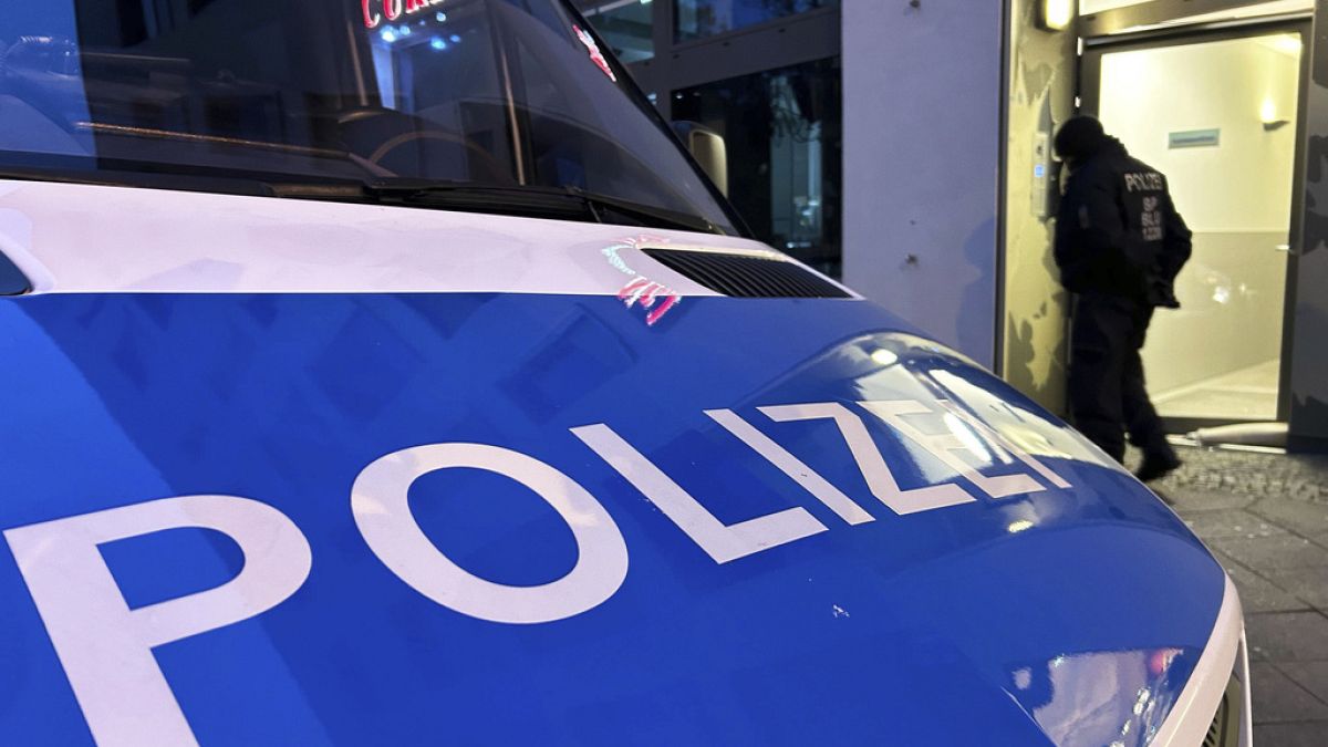A német hatóságok 15 helyszínen tartottak házkutatást