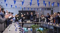 Лидер крайне правой Партии свободы Герт Вилдерс празднует победу на выборах в Нидерландах 