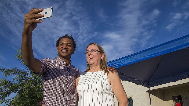 Jamal Hinton, left, and Wanda Dench take a selfie together after meeting at Dench's home for Thanksgiving dinner on 24 November 2016, in Mesa, Arizona.