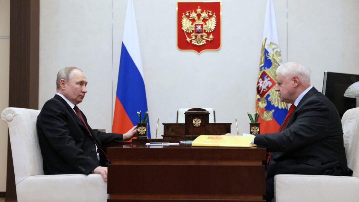 Vladimir Poutine et Sergueï Mironov, 70 ans, député à la Douma