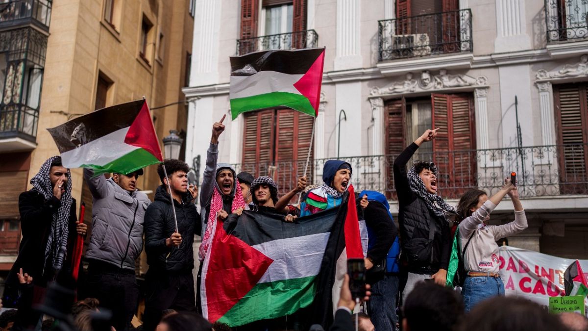 مظاهرة مؤيدة للفلسطينيين في وسط مدينة مدريد، إسبانيا
