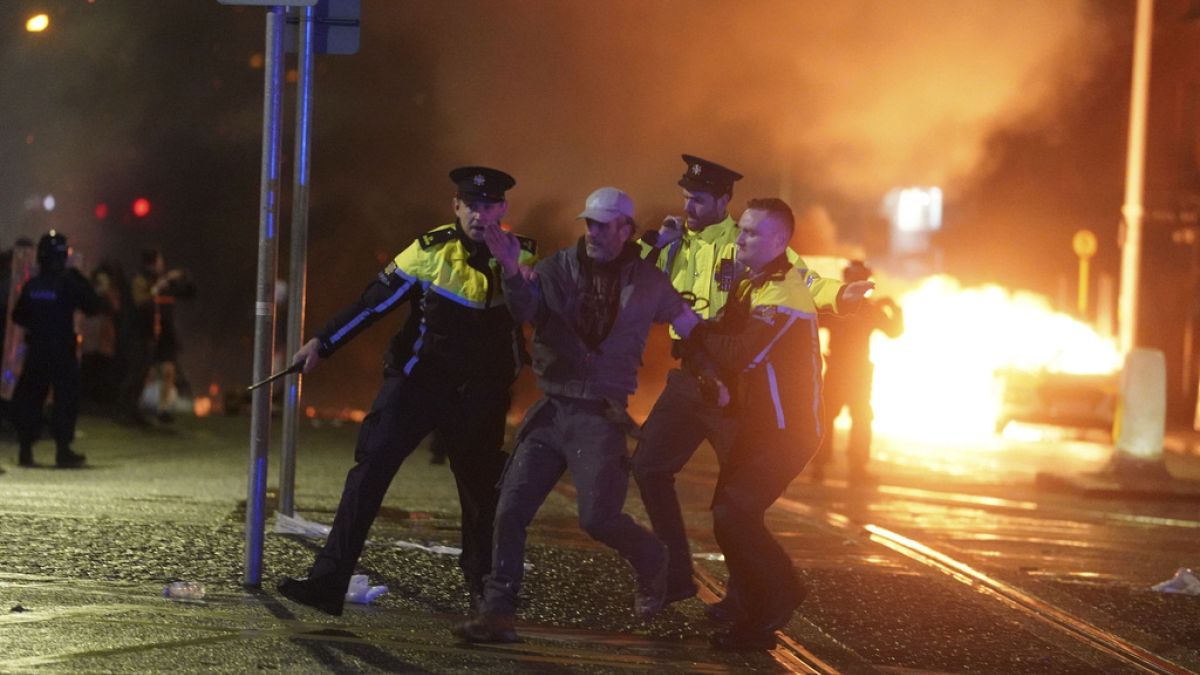 Une centaine d'émeutiers ont semé le chaos dans Dublin, le 23.11.2023.
