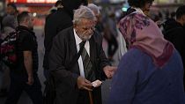 Les Turcs frappés par crise et la pauvreté