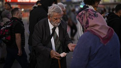 Les Turcs frappés par crise et la pauvreté