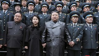 الزعيم الكوري الشمالي كيم جونغ أون  وابنته 