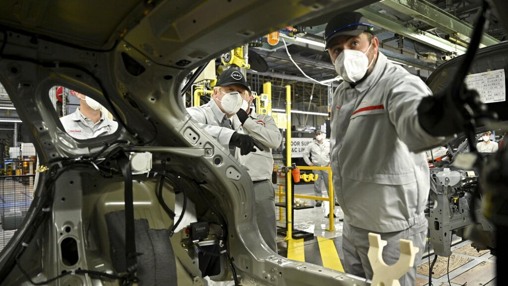 Nissan инвестира над 1 милиард евро в своите електрически автомобили в Обединеното кралство