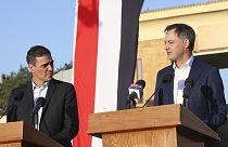 Pedro Sánchez (l.) und Alexander De Croo bei einer Pressekonferenz am Grenzübergang Rafah