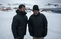 A droite, le secrétaire général de Lonu, Antono Guterres, sur la banquise en Antarctique, 24 novembre 2023