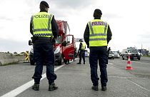 Arşiv: Avusturya polisi,Macaristan sınırında araçları kontrol ediyor