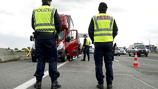 Arşiv: Avusturya polisi,Macaristan sınırında araçları kontrol ediyor
