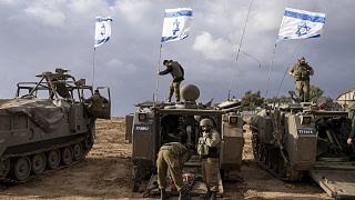 Izraeli katonák a gázai határon
