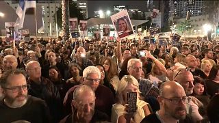 تظاهر آلاف الإسرائيليين للضغط على حكومة بنيامين نتنياهو والتسريع في عملية تبادل الأسرى