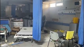 تخريب الأجهزة الطبية بمستشفى الشفاء بعد مداهمته من قبل عناصر الجيش الإسرائيلي 