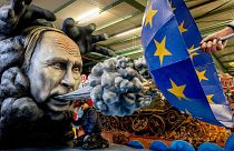 طرح به نمایش درآمده در کارناوال ماینس در آلمان با مضمون انتقاد از حمله نظامی روسیه به اوکراین