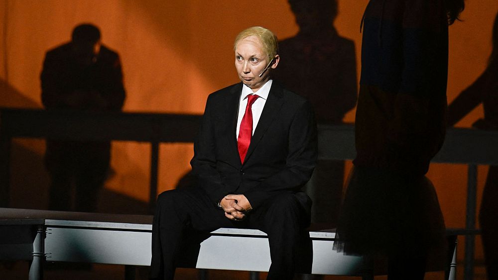 Пиесата адаптирана от режисьора Галин Стоев представя президента Путин в