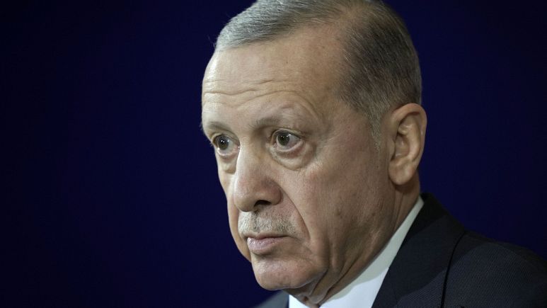 EXCLUDE ERDOGAN! Turkey’s antisemitic and ultra-Islamic crackpot president is now at open war with NATO 🦃