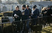 الرئيس الأرجنتيني المنتخب خافيير ميلي، في زيارة إلى ضريح حاخام أرثوذكسي متشدّد في نيويورك الإثنين