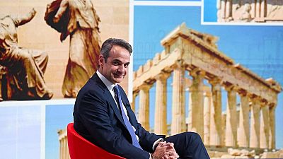 Il premier greco Kyriakos Mitsotakis durante la trasmissione della Bbc sulla tv britannica sui marmi del partenone al British museum