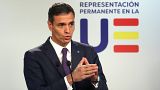 Pedro Sánchez spanyol kormányfő sajtóértekezletet tart az Európai Unió brüsszeli csúcstalálkozója után 2023. október 27-én