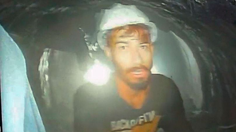 تصویری به دست آمده از یکی از کارگزان گرفتار شده در تونل به تاریخ ۲۱ نوامبر