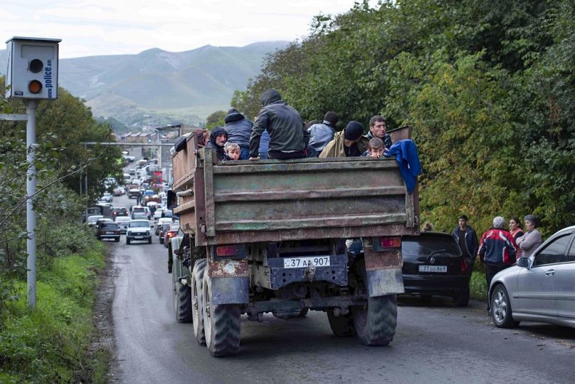 Dağlık Karabağ'dan kaçan etnik Ermeniler