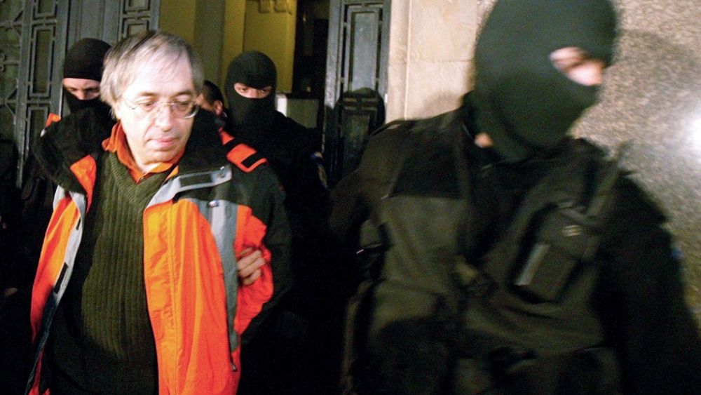 Грегориан Биволару също е издирван за арест от Интерпол за