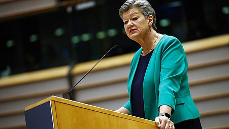 المفوضة الأوروبية للشؤون الداخلية إيلفا جوهانسون تتحدث خلال مناقشة حول السياسة الأوروبية بشأن المهاجرين في البحر الأبيض المتوسط في البرلمان الأوروبي في بروكسل، 18 مايو 2021