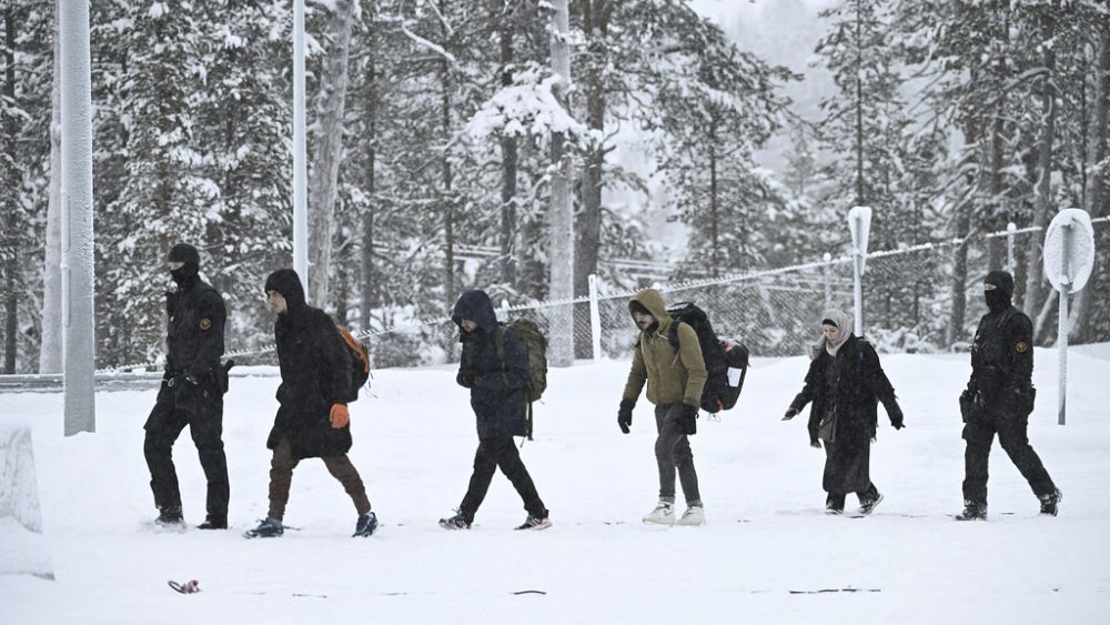 Естония е готова за „преливане на миграцията“, след като Финландия затвори границата
