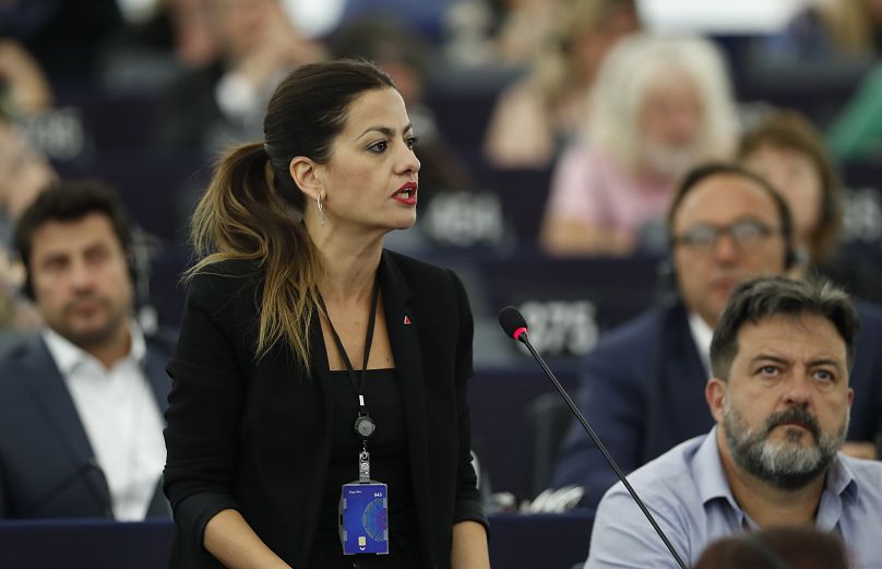 سيرا ريغو الرفاعي، وزيرة الشباب في الحكومة الإسبانية، والدها فلسطيني ويعيش الضفة الغربية المحتلة