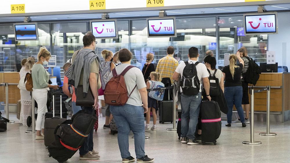 Brussels asks airlines to agree on standard luggage sizes
