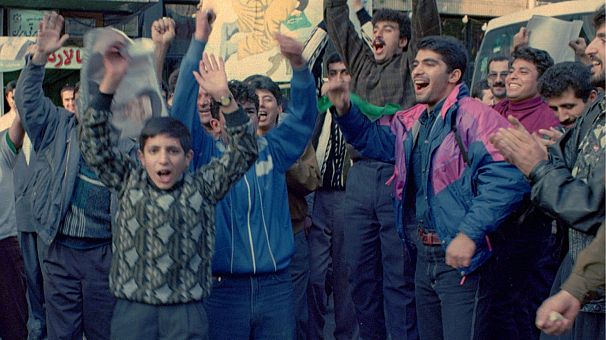 شادی ایرانیان پس از پایان بازی ایران و استرالیا