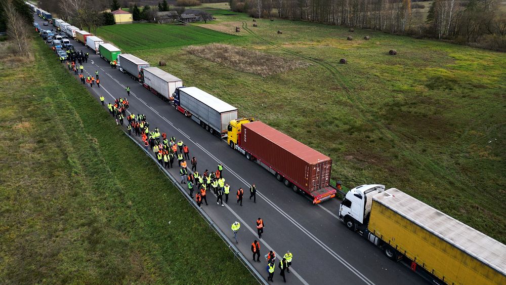 Bruksela grozi Polsce podjęciem kroków prawnych w związku z „niedopuszczalną” blokadą ciężarówek na granicy z Ukrainą