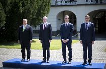 Orbán Viktor, Petr Fiala, Ódor Lajos és Mateusz Morawiecki a visegrádi országok kormányfőinek csúcstalálkozóján Pozsonyban 2023. június 26-án