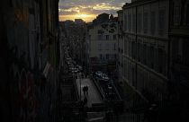 Участники акций протеста считают, что AirBnB обостряет жилищный кризис в Марселе