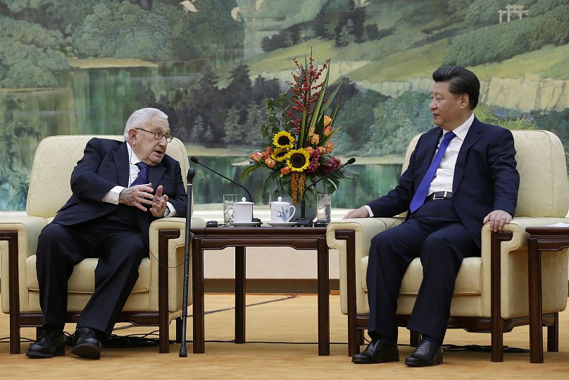 كيسنجر مع الرئيس الصيني شي جينبينغ