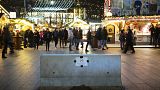 Archív fotó: betontömb védi a berlini karácsonyi vásár bejáratát