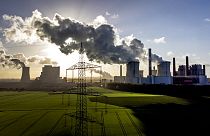 Dampf steigt aus dem Kohlekraftwerk Neurath bei Grevenbroich, Deutschland, 2. November 2022.
