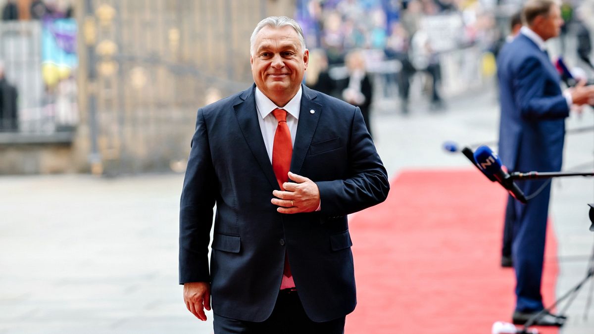 A decisão da Comissão Europeia de desbloquear os fundos de coesão para a Hungria surge no momento em que o primeiro-ministro Viktor Orbán ameaça vetar as negociações de adesão com a Ucrânia.