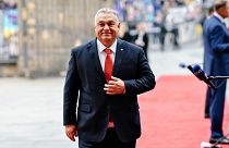 Az Európai Bizottság döntése, hogy feloldja a Magyarországnak szánt kohéziós alapok zárolását, Orbán Viktor miniszterelnök azzal fenyegetőzik, hogy megvétózza az Ukrajnával folytatott csatlakozási tárgyalásokat.