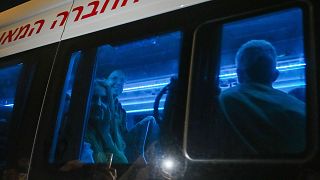 Mia Schem, 21 ans, qui a été libérée du Hamas à Gaza, est vue dans un convoi près d'Ofakim, en Israël, le jeudi 30 novembre 2023.
