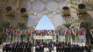 Οικογενειακή φωτογραφία των ηγετών που λαμβάνουν μέρος στην COP28 στο Ντουμπάι