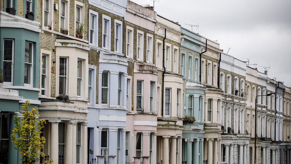 Пазарът на жилища в Обединеното кралство показва признаци на живот с покачването на цените през ноември