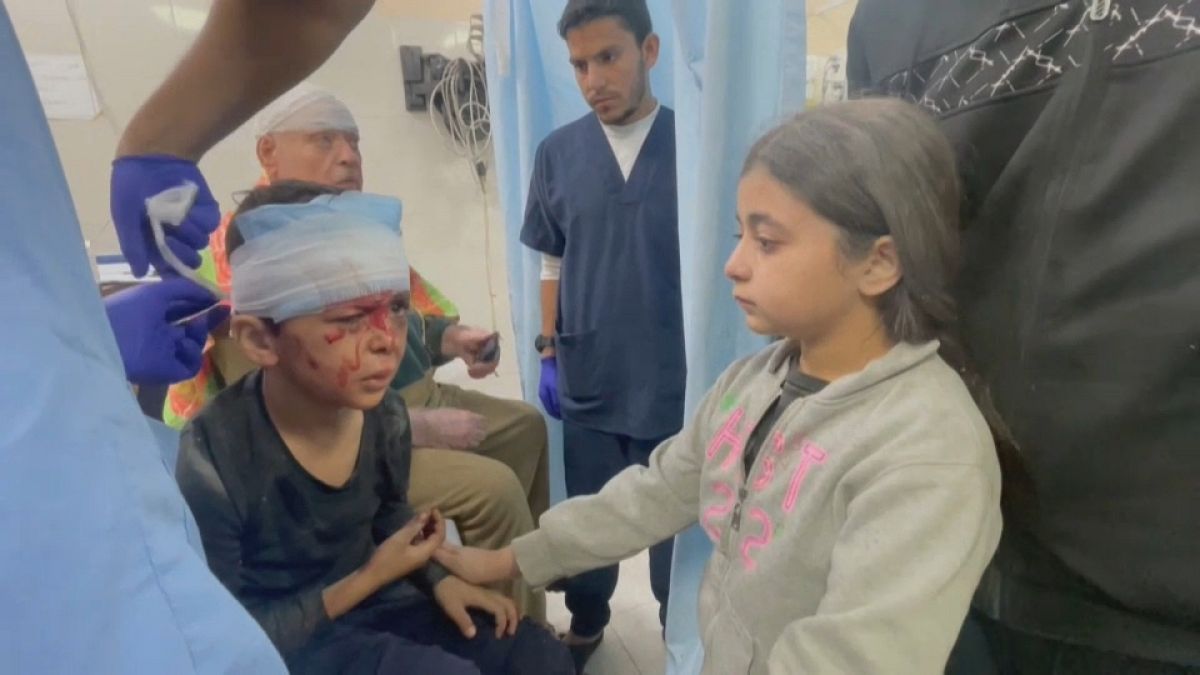 صورة مأخوذة من مقطع فيديو لعبود وشقيقته في المستشفى 1/12/2023 