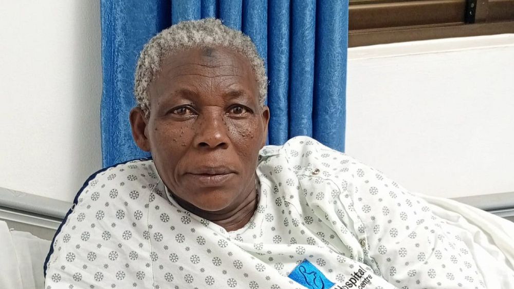 Жена от Уганда роди близнаци на 70 годишна възраст като