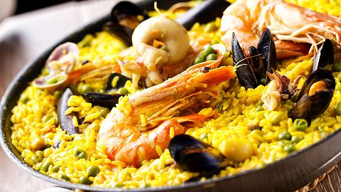 A big pot of Paella