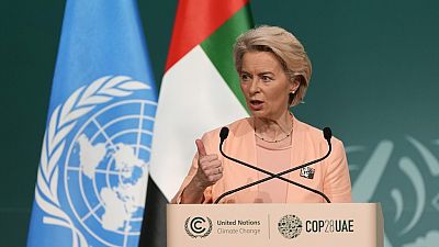 Die Präsidentin der Europäischen Kommission Ursula von der Leyen spricht während einer Plenarsitzung auf dem UN-Klimagipfel COP28 am Freitag, den 1. Dezember 2023.