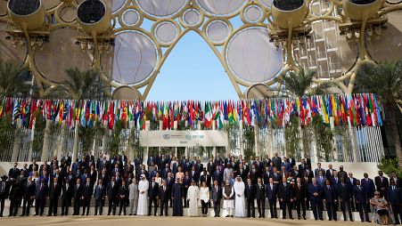 قادة العالم يلتقطون صورة جماعية في مؤتمر المناخ COP28