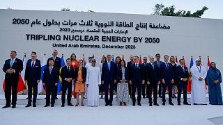 عکس دسته‌جمعی نمایندگان کشورهای امضا کننده بیانیه سه برابر کردن ظرفیت انرژی هسته ای تا سال ۲۰۵۰ 