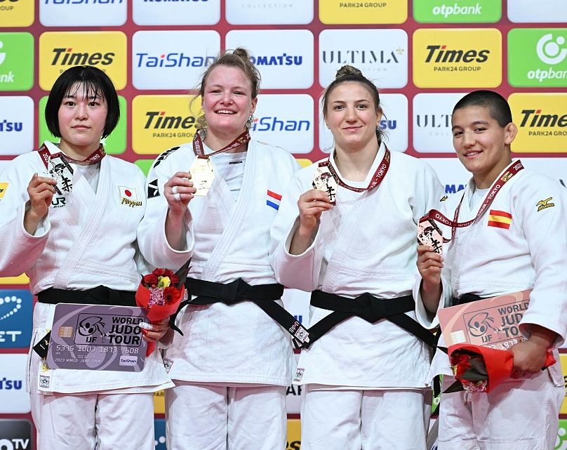 Le ragazze premiate, capeggiate dalla judoka olandese