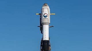 Dél-Korea első kémműholdja egy Falcon 9 hordozórakétán kilövés előtt a kaliforniai Vandenberg légitámaszponton 2023. december 1-jén.